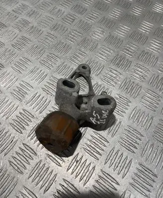 Engine mount bracket