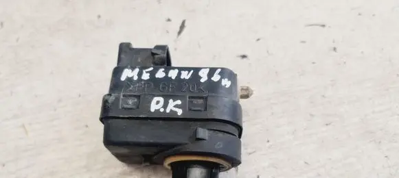 Renault Megane I Headlight level adjustment motor 7700840141A