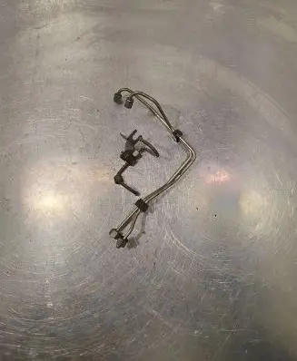 Fuel injector supply line/pipe