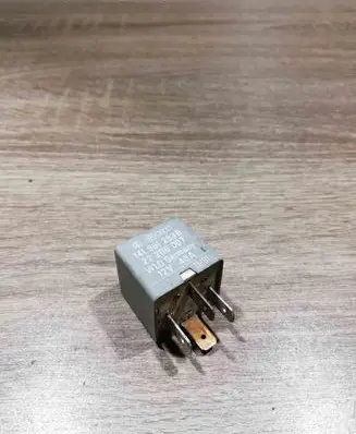 Volkswagen PASSAT B5 Other relay 141951253B 22200007 53SILVER