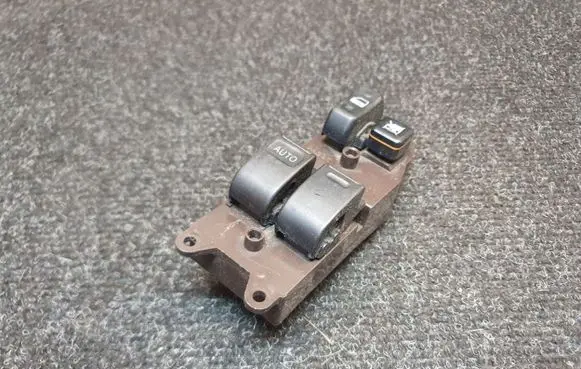 Toyota Yaris Electric window control switch 0114D29