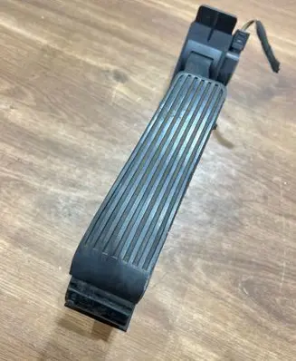 Mercedes-Benz S W221 Accelerator throttle pedal A2203000104