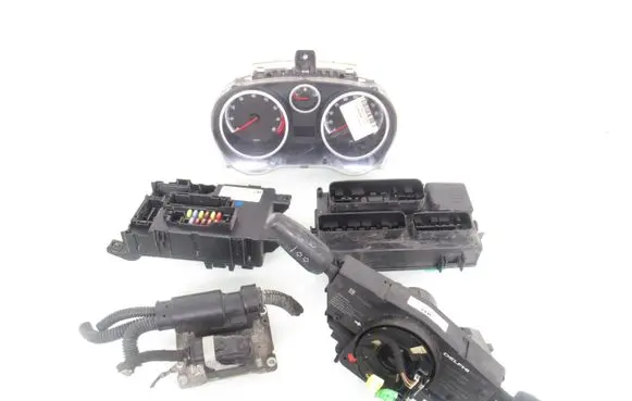 Opel Corsa D Engine control unit/module ECU 55557933 0261208940 P0013252140