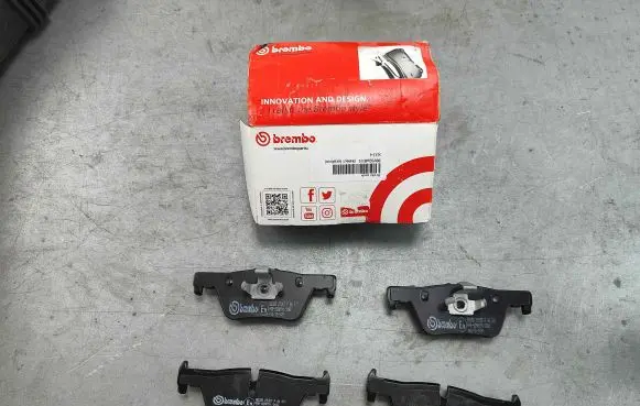 BMW 1 F20 F21 Front Brake Caliper Pad/Carrier 90r02a0111