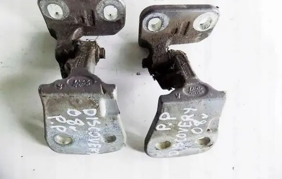 Land Rover Discovery 3 - LR3 Front door hinge set 