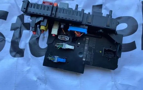 Mercedes-Benz E W212 SAM control unit A2129004901 2129004901