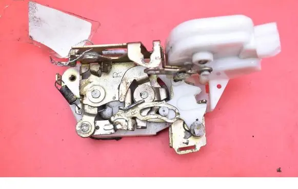 Mitsubishi Outlander Front door lock 