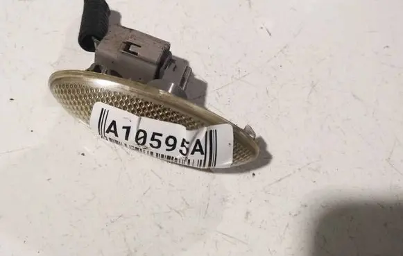 Toyota Yaris Front fender indicator light 
