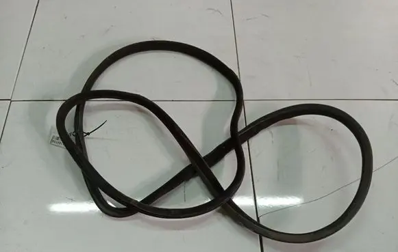 Volvo S60 Rubber seal front coupe door 