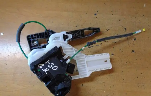 Hyundai i30 Rear door lock 81410A6110