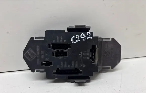 Volkswagen PASSAT B4 Tail light bulb cover holder 3A9945257