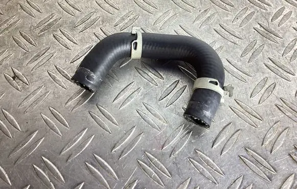 Engine coolant pipe/hose