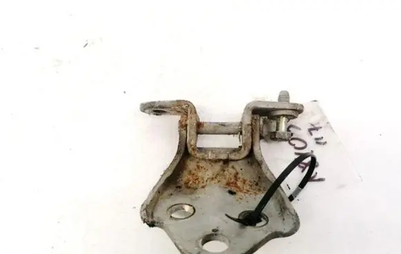 Mitsubishi Carisma Rear door lower hinge