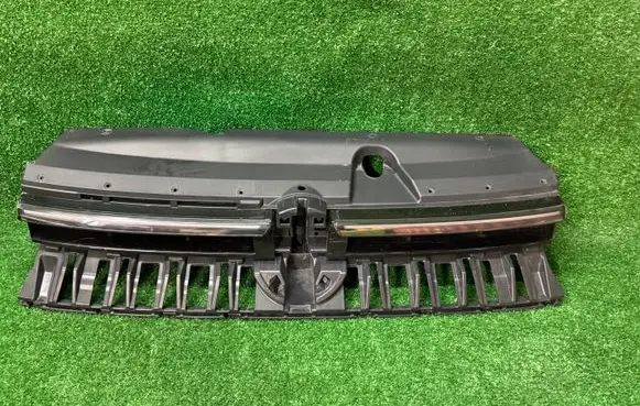 Volkswagen PASSAT B9 Front bumper upper radiator grill 3J0853653