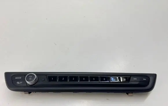 BMW 1 F40 Head unit multimedia control 7949339 20020110 19B318BP0030