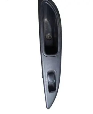 Nissan Primera Electric window control switch 82960AV760