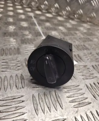 Volkswagen Golf IV Light switch 1C0941531A