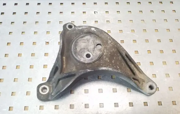 BMW 5 E39 Engine mounting bracket 1096080