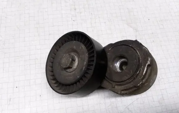 Peugeot 806 Generator/alternator belt tensioner