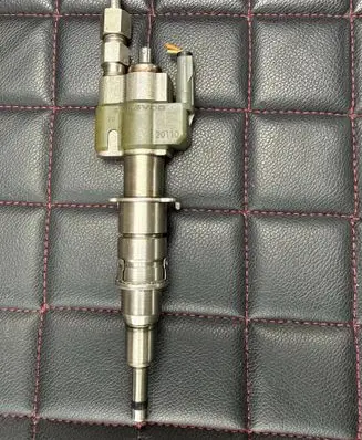 BMW 3 E90 E91 Fuel injector 7589048 10181010 PA66GF35
