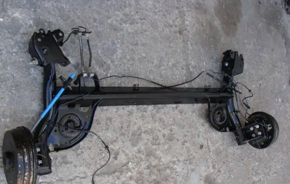 Renault Clio III Rear axle beam 