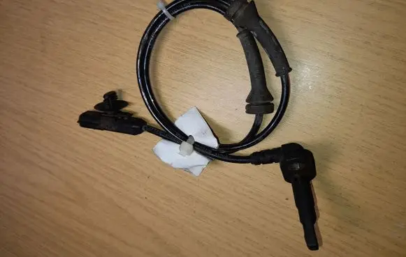 Renault Master III ABS rear brake sensor 8200735315
