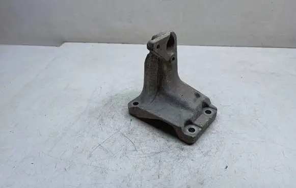 BMW 1 F20 F21 Engine mounting bracket 6788612