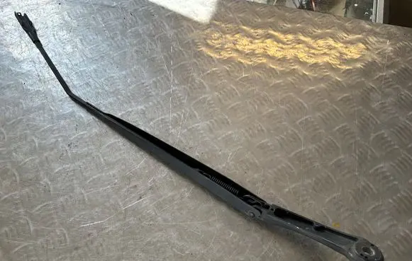 Nissan Qashqai Front wiper blade arm 80017917