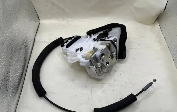 Subaru Legacy Rear glass lock/latch C462 61035AJ000