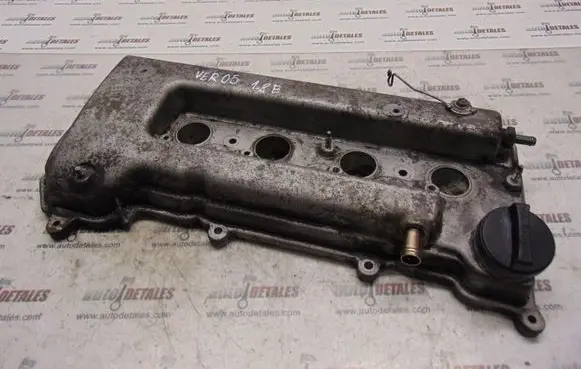 Toyota Corolla Verso AR10 Rocker cam cover 