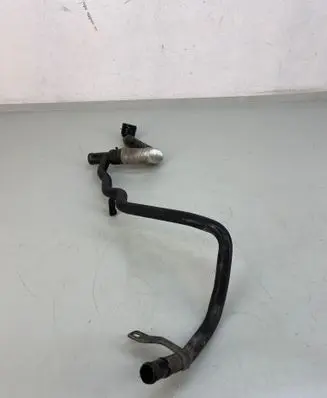 Volkswagen PASSAT B8 Engine coolant pipe/hose 
