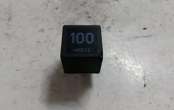 Volkswagen PASSAT B6 Other relay 7M0951253A