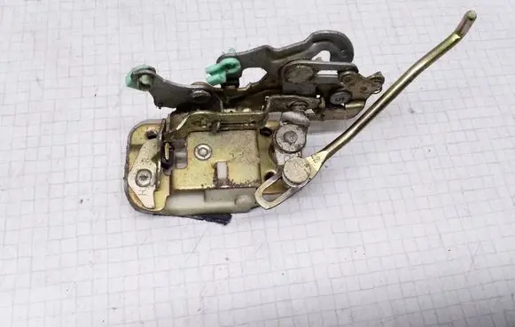 Mitsubishi Galant Rear door lock