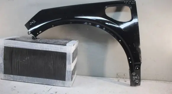 Volvo XC40 Fender mounting bracket 31457588