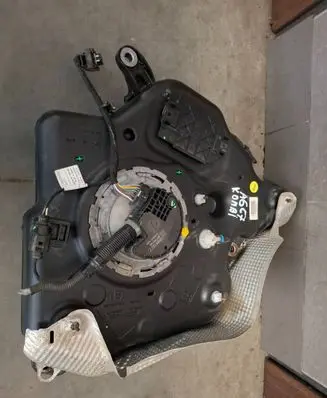 Audi A6 S6 C7 4G AdBlue liquid reservoir 4G0131877