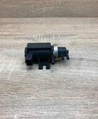 BMW 5 E39 Turbo solenoid valve 2246175 72190323