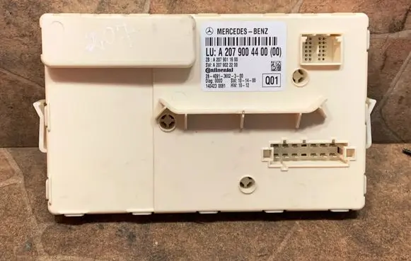 Mercedes-Benz E C207 W207 Central body control module A2079004400