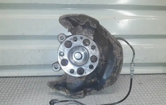 Mercedes-Benz A W169 Front wheel hub spindle knuckle 