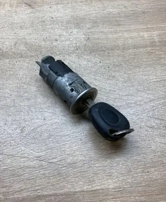 Renault Scenic I Ignition lock 770019012