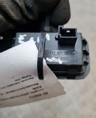 Mercedes-Benz C W204 Tailgate/trunk/boot open switch 2128210651