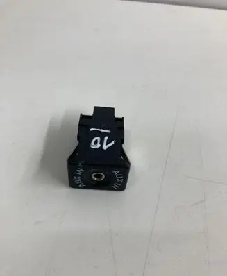 Seat Alhambra (Mk2) AUX in-socket connector 5M0035724