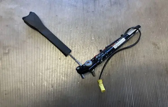 Chevrolet Captiva Front seatbelt buckle 34105044