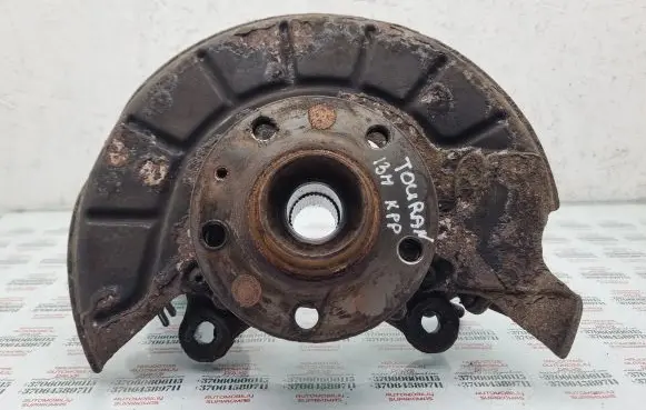 Volkswagen Touran II Front wheel hub spindle knuckle