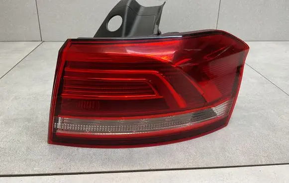 Volkswagen PASSAT B8 Rear/tail lights 3G9945312