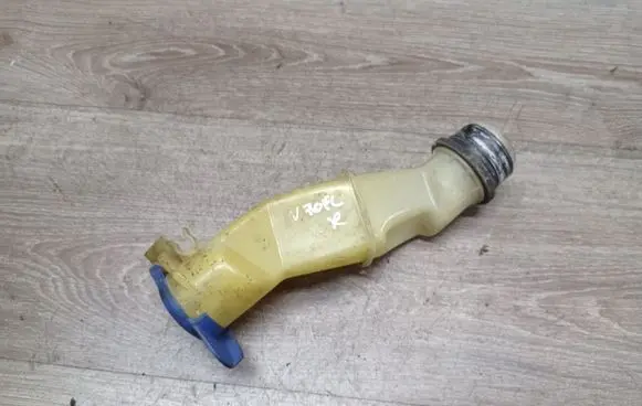Volvo V70 Window washer liquid tank fill tube 9178568 8620951