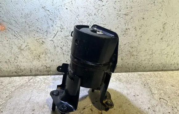 Engine mount bracket