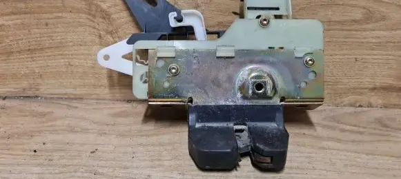 Volvo V70 Loading door lock 