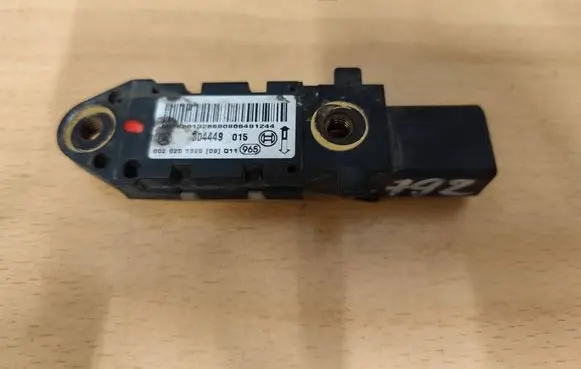 Mercedes-Benz E W211 Airbag deployment crash/impact sensor 0028201326 304449015