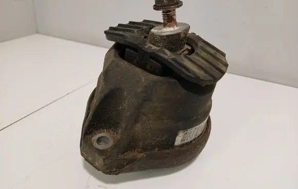 Engine mount bracket
