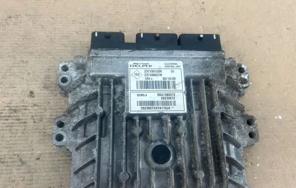 Renault Megane III Engine control unit/module 237100120R 28230672 R0413B007E